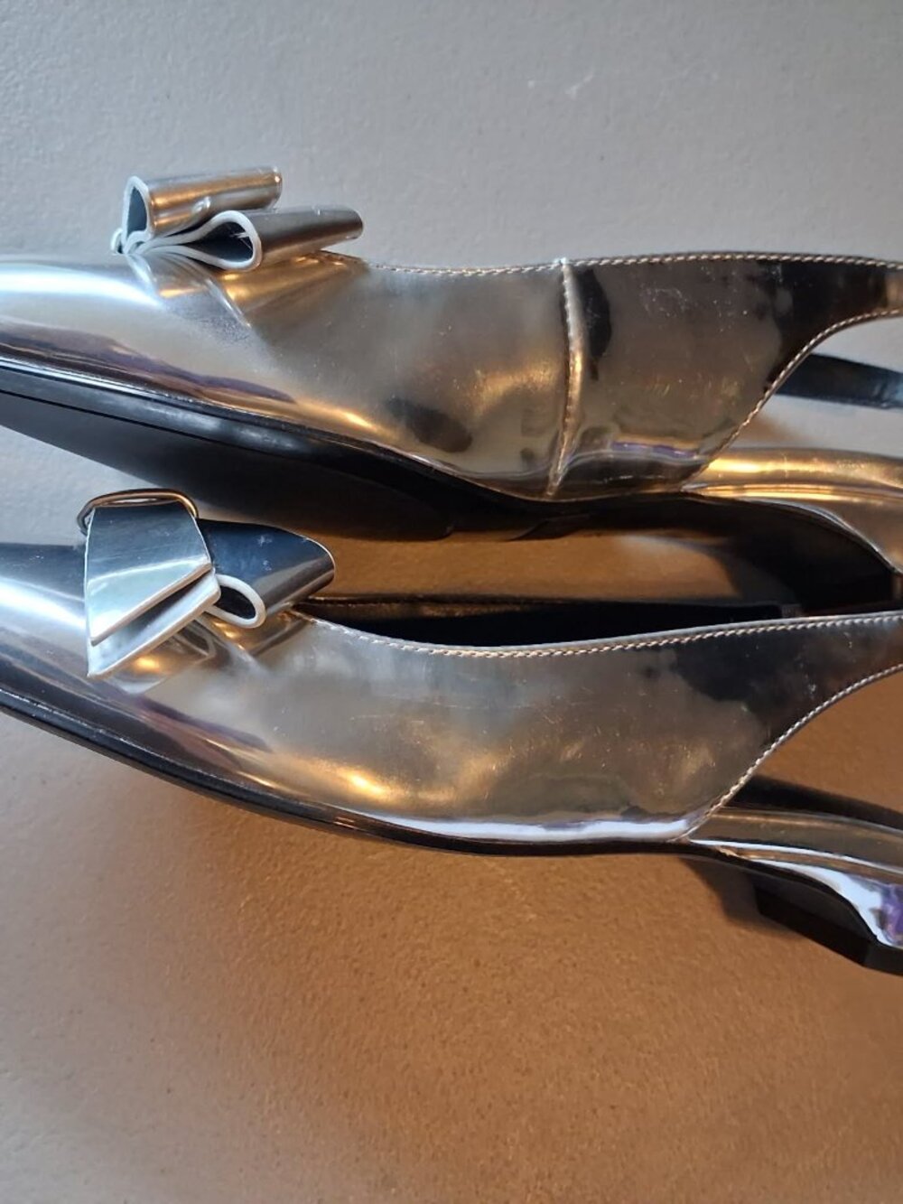 Marc Fisher Silver Pointed Toe Bow Slingback Flats Women's 5M - Picture 7 of 8